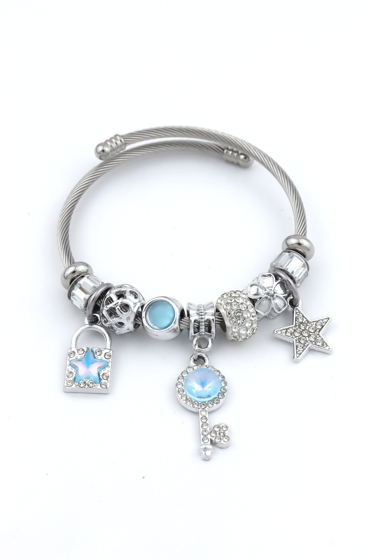 Pandora  P018